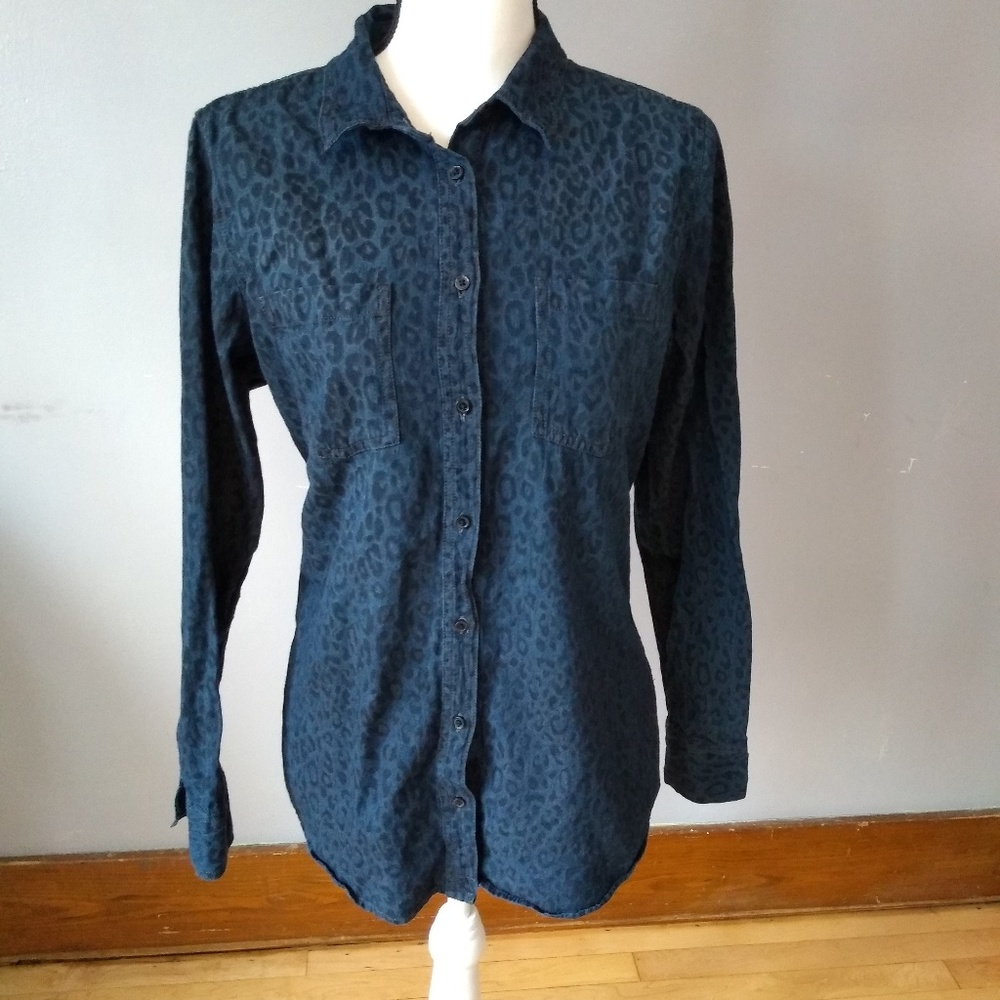 Code Bleu long sleeve button down jean shirt, M